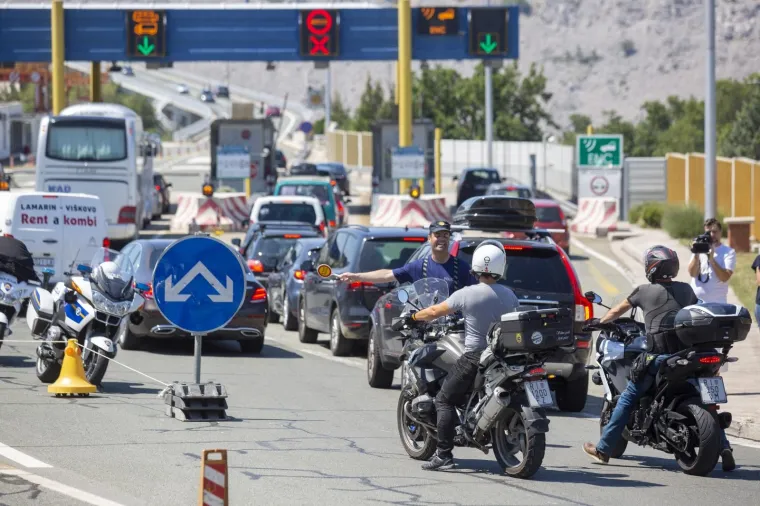 Motociklisti prosvjedovali na Krčkom mostu: Kovanicama protiv naplate mostarine