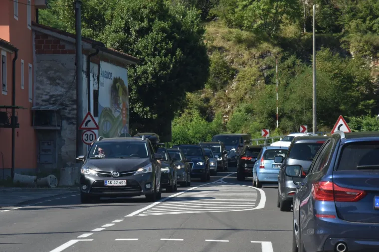 Sezona je do&scaron;la do vrhunca! Pogledajte kilometarske kolone u Lučkom i na graničnim prijelazima