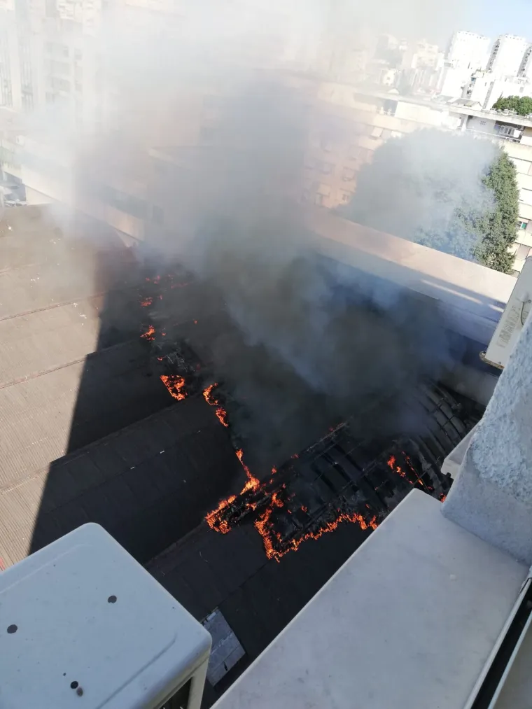 Vatra 'guta' skladi&scaron;te Slobodne Dalmacije: Zbog opasnosti od eksplozije evakuirani djelatnici novina