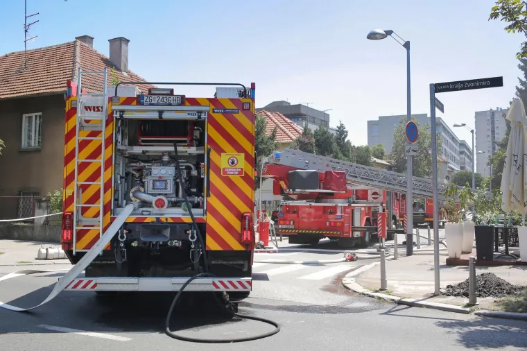 Požar u centru Zagreba! Vatra zahvatila poznati restoran, četiri vatrogasna vozila su na terenu