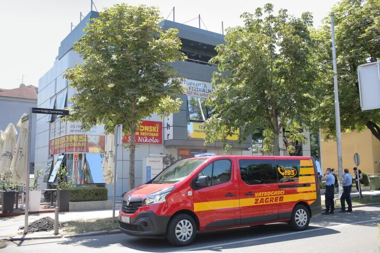 Požar u centru Zagreba! Vatra zahvatila poznati restoran, četiri vatrogasna vozila su na terenu