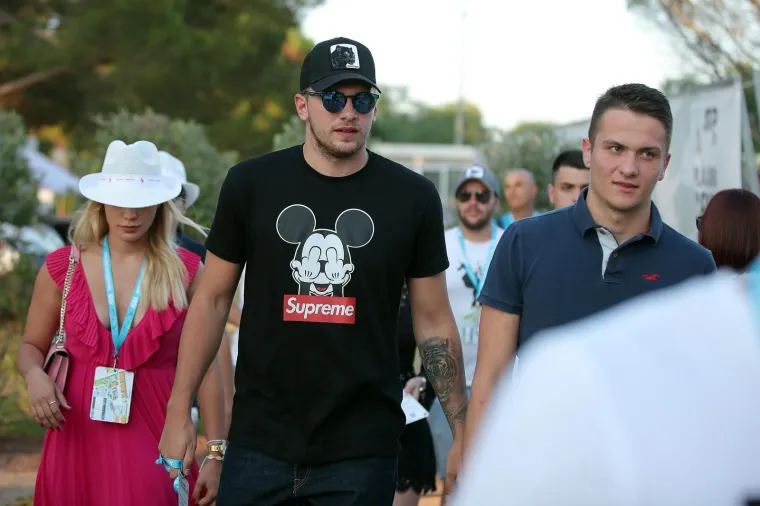 Dončić je stigao sa svojom djevojkom i odmah ukrao svu pažnju.