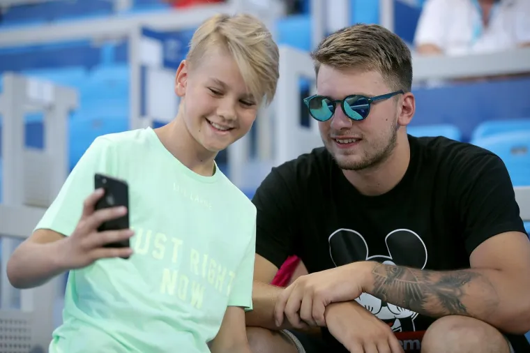 [FOTO] SLOVENSKA NBA ZVIJEZDA POKUPILA JE NAJVI&Scaron;E PAŽNJE U UMAGU: Ima i zgodnu djevojku...