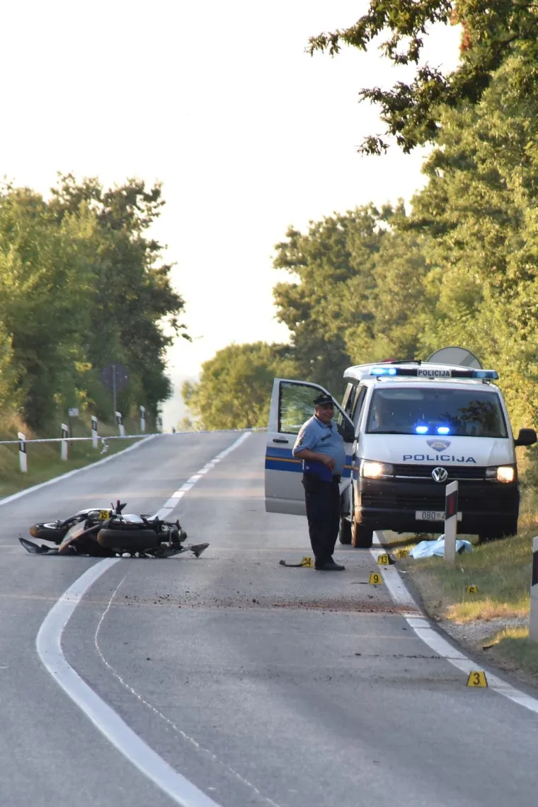 TRAGEDIJA KOD VODNJANA: Motociklist izletio s ceste i poginuo