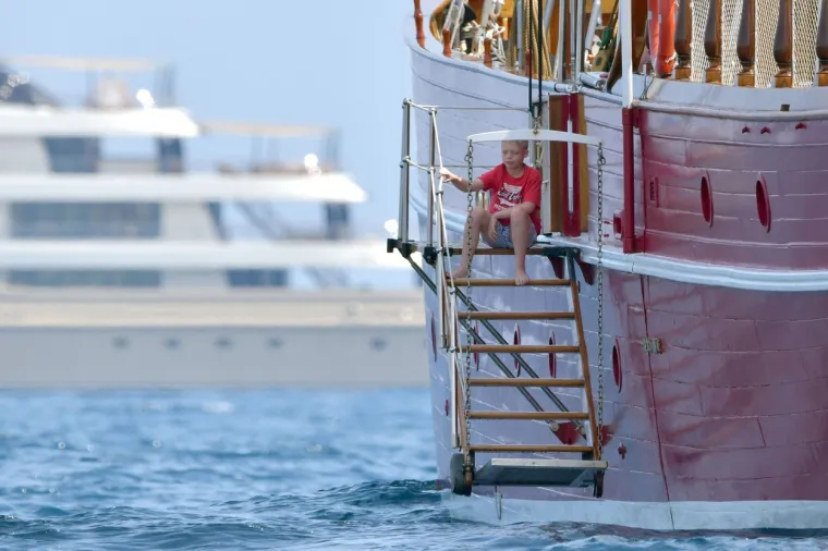 [FOTO] BORIS BECKER NE IZGLEDA BA&Scaron; KAO ČOVJEK KOJI JE DUŽAN 50 MILIJUNA EURA: Pogledajte na kakvoj jahti ljetuje