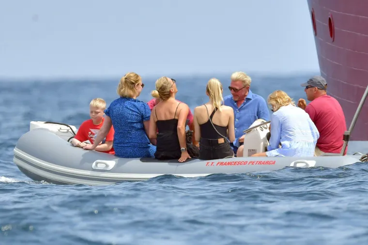 [FOTO] BORIS BECKER NE IZGLEDA BA&Scaron; KAO ČOVJEK KOJI JE DUŽAN 50 MILIJUNA EURA: Pogledajte na kakvoj jahti ljetuje