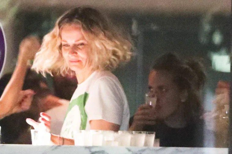 SEKSI WIMBLEDONSKA POBJEDNICA SNIMLJENA U RAZUZDANOJ ZABAVI: Izvela je striptiz u centru Praga