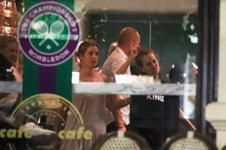 SEKSI WIMBLEDONSKA POBJEDNICA SNIMLJENA U RAZUZDANOJ ZABAVI: Izvela je striptiz u centru Praga