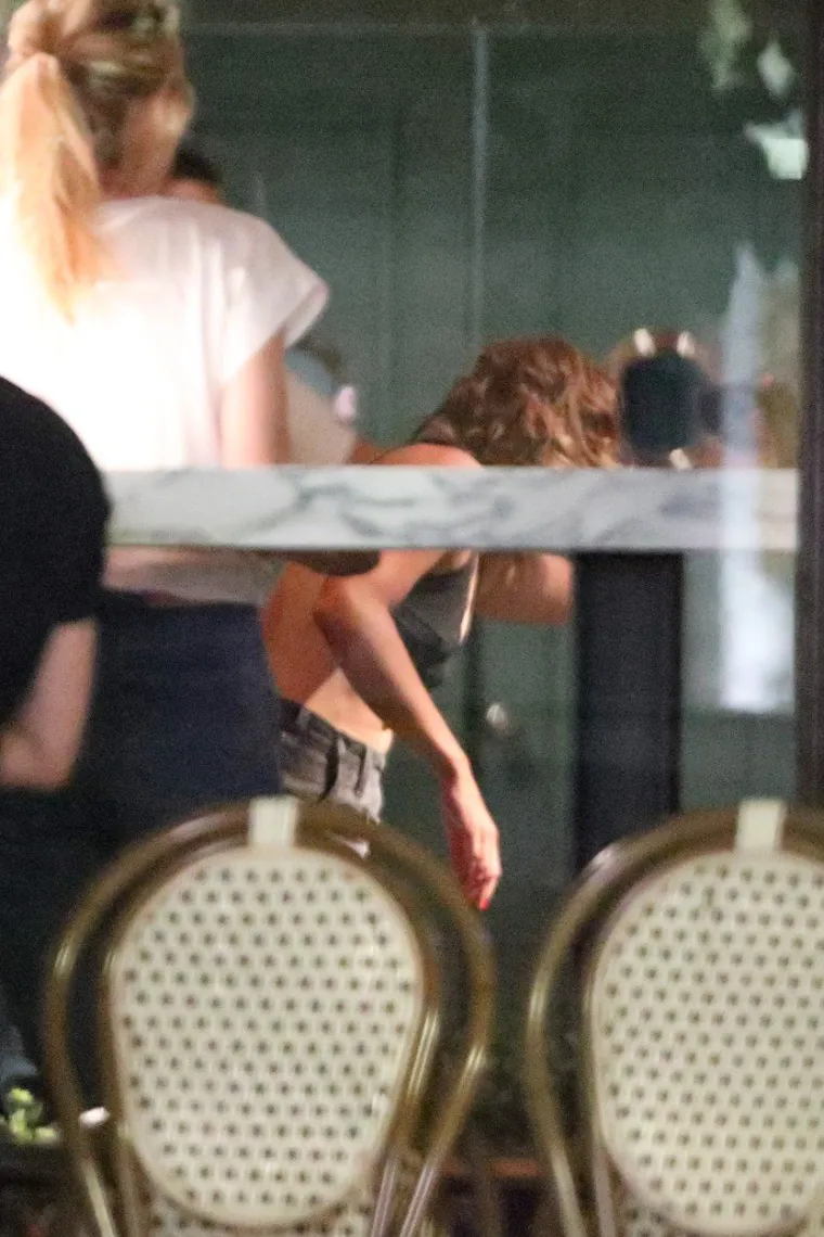 SEKSI WIMBLEDONSKA POBJEDNICA SNIMLJENA U RAZUZDANOJ ZABAVI: Izvela je striptiz u centru Praga