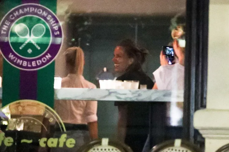 SEKSI WIMBLEDONSKA POBJEDNICA SNIMLJENA U RAZUZDANOJ ZABAVI: Izvela je striptiz u centru Praga