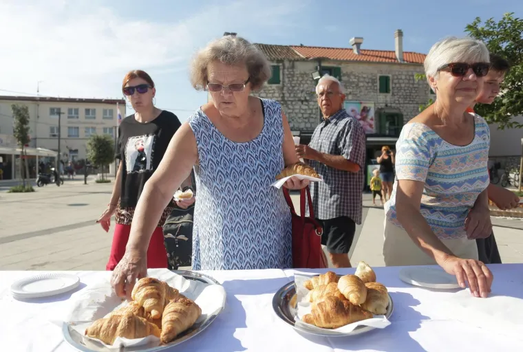 Načelnik Murtera ljut zbog visokih cijena ispunio obećanje i organizirao 'kroasan party'
