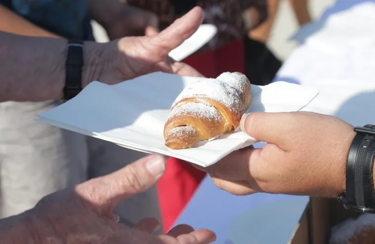 Načelnik Murtera ljut zbog visokih cijena ispunio obećanje i organizirao 'kroasan party'