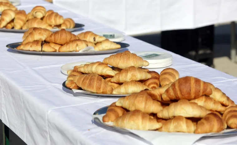 Načelnik Murtera ljut zbog visokih cijena ispunio obećanje i organizirao 'kroasan party'