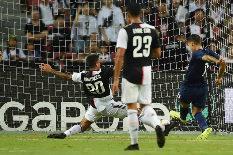 HARRY KANE SPEKTAKULARNIM POGOTKOM S CENTRA U 93. MINUTI SRU&Scaron;IO JUVE: Mandžukić dobio 45 minuta