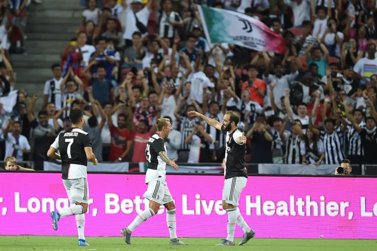 HARRY KANE SPEKTAKULARNIM POGOTKOM S CENTRA U 93. MINUTI SRU&Scaron;IO JUVE: Mandžukić dobio 45 minuta