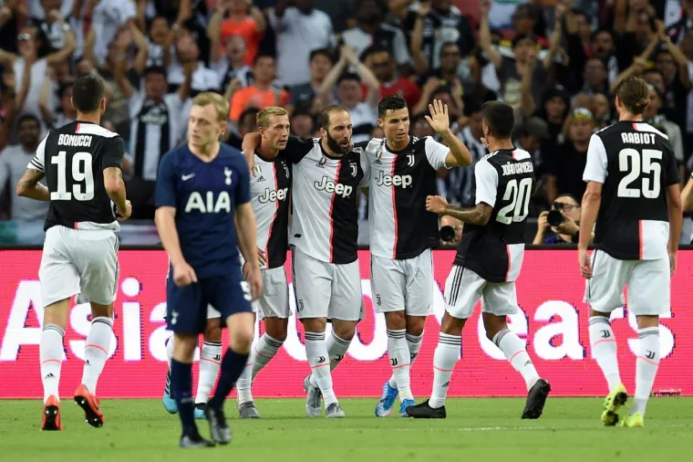 HARRY KANE SPEKTAKULARNIM POGOTKOM S CENTRA U 93. MINUTI SRU&Scaron;IO JUVE: Mandžukić dobio 45 minuta