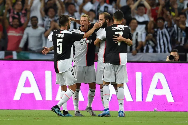 HARRY KANE SPEKTAKULARNIM POGOTKOM S CENTRA U 93. MINUTI SRU&Scaron;IO JUVE: Mandžukić dobio 45 minuta