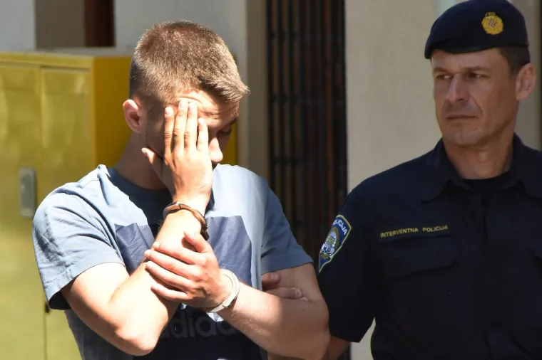 Na ispitivanje privedeni mladići koji su pretukli starca na terasi kafića u Puli