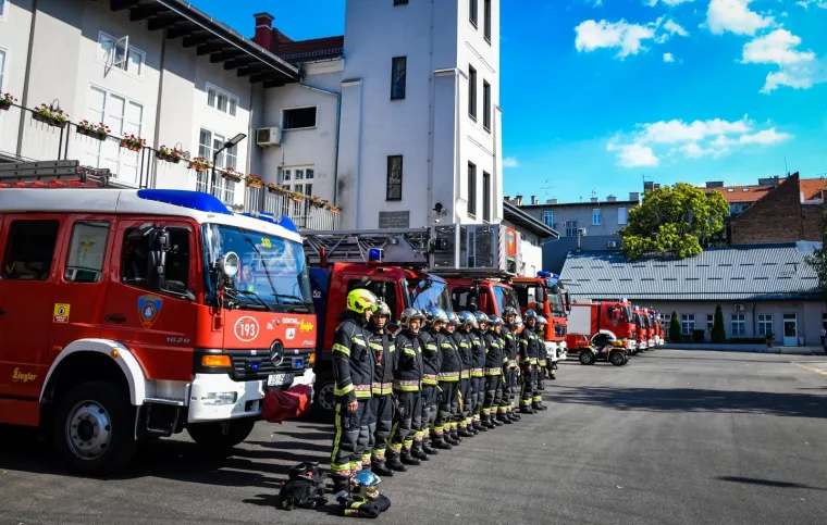Vatrogasci diljem Hrvatske i Slovenije ispratili kolegu na vječni počinak: Postrojili su se, upalili sirene...