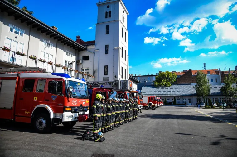 Vatrogasci diljem Hrvatske i Slovenije ispratili kolegu na vječni počinak: Postrojili su se, upalili sirene...