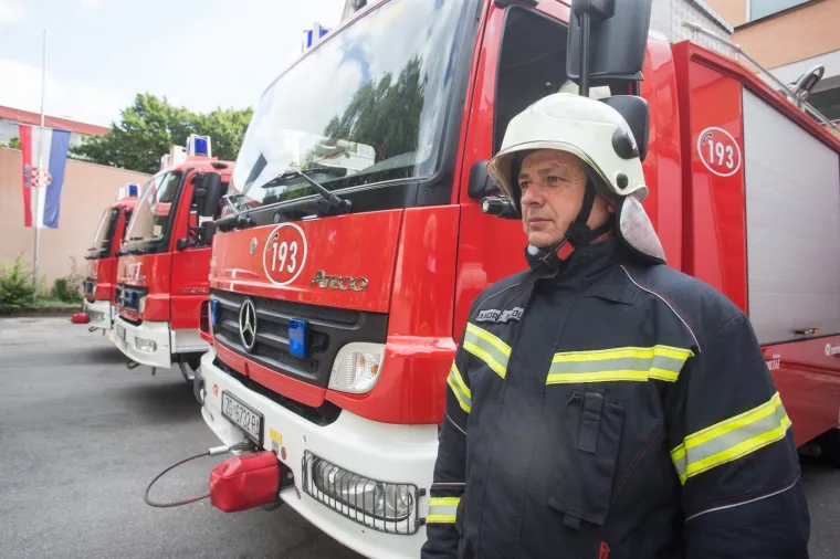 Vatrogasci diljem Hrvatske i Slovenije ispratili kolegu na vječni počinak: Postrojili su se, upalili sirene...