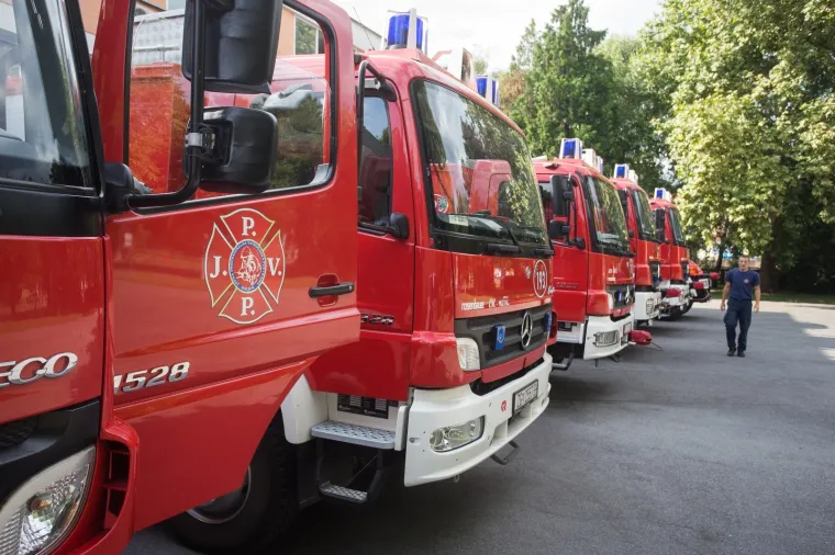 Vatrogasci diljem Hrvatske i Slovenije ispratili kolegu na vječni počinak: Postrojili su se, upalili sirene...
