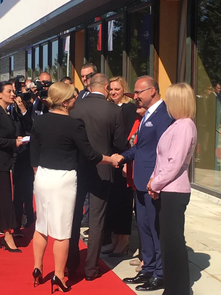 Bugarski predsjednik stigao u posjet Hrvatskoj: Pogledajte srdačan pozdrav predsjednice s novim hrvatskim ministrom!