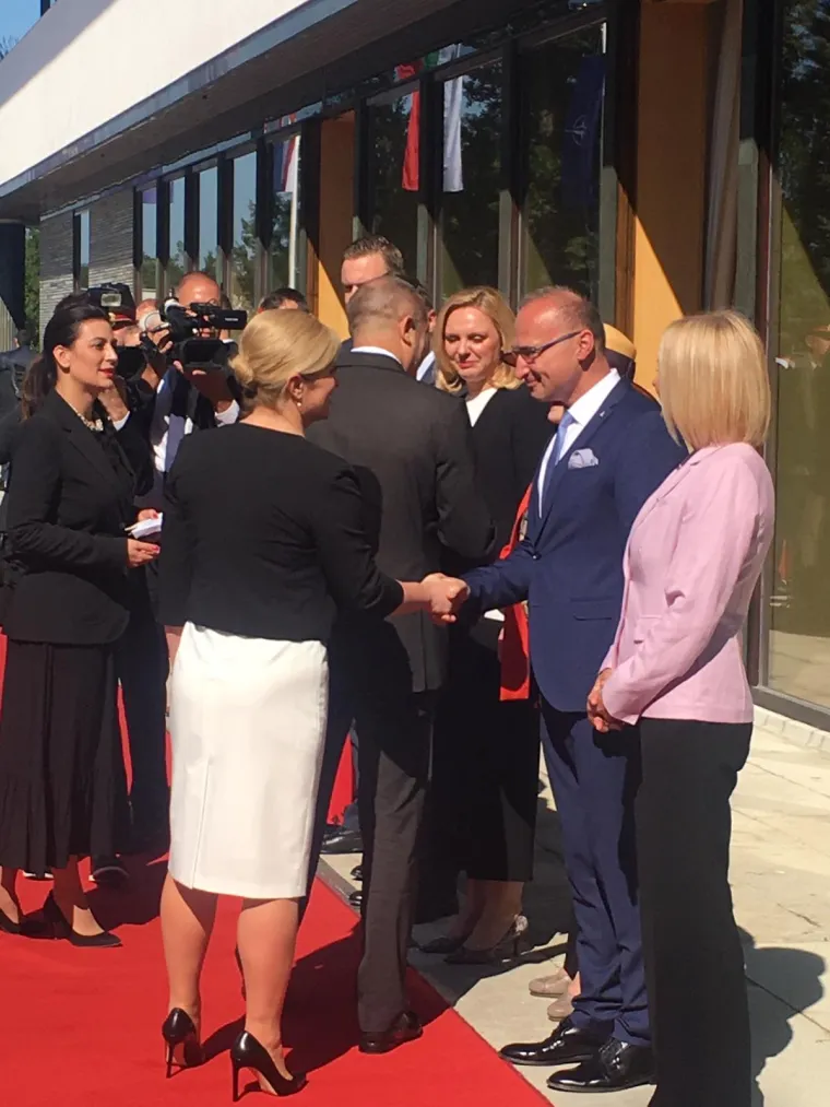 Bugarski predsjednik stigao u posjet Hrvatskoj: Pogledajte srdačan pozdrav predsjednice s novim hrvatskim ministrom!