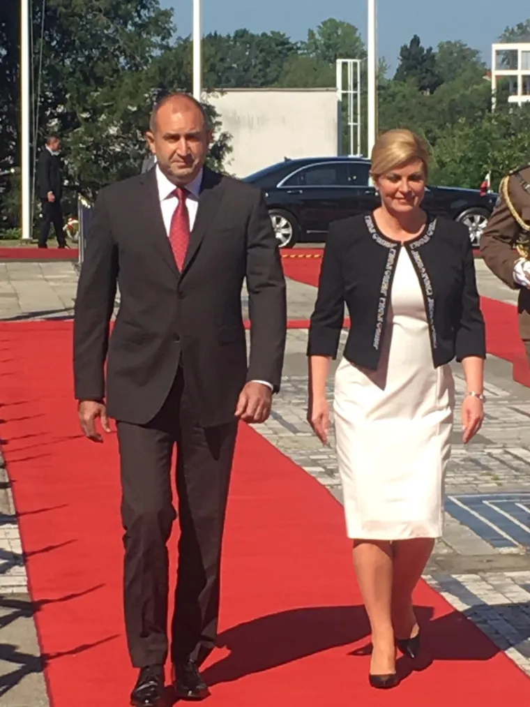 Bugarski predsjednik stigao u posjet Hrvatskoj: Pogledajte srdačan pozdrav predsjednice s novim hrvatskim ministrom!