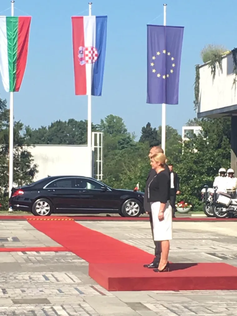 Bugarski predsjednik stigao u posjet Hrvatskoj: Pogledajte srdačan pozdrav predsjednice s novim hrvatskim ministrom!