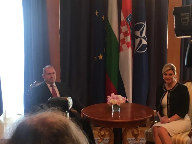 Bugarski predsjednik stigao u posjet Hrvatskoj: Pogledajte srdačan pozdrav predsjednice s novim hrvatskim ministrom!