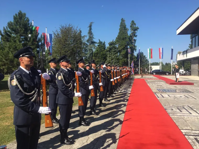 Bugarski predsjednik stigao u posjet Hrvatskoj: Pogledajte srdačan pozdrav predsjednice s novim hrvatskim ministrom!