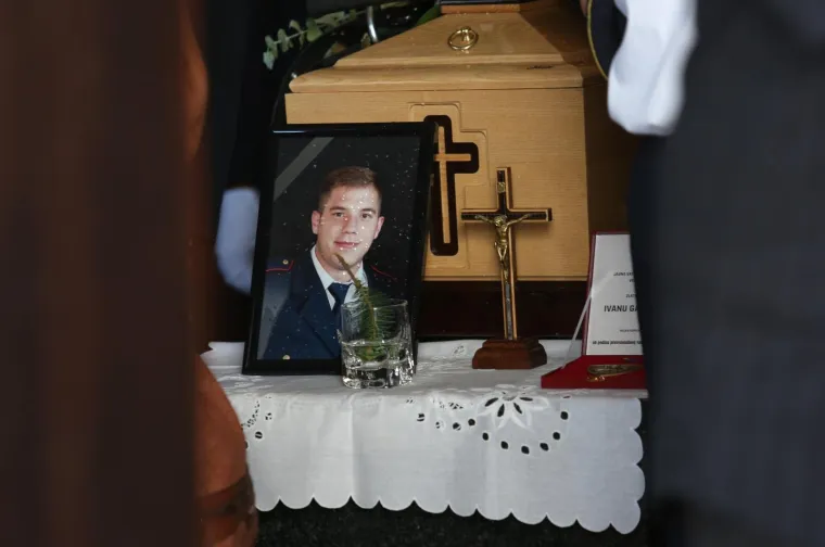 Obitelj, prijatelji i kolege oprostili se od Ivana Galekovića: Njegovoj djevojci pozlilo