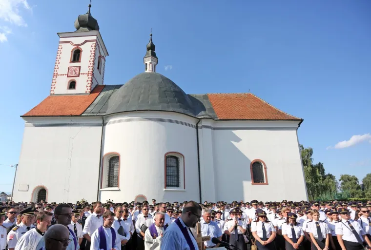 Obitelj, prijatelji i kolege oprostili se od Ivana Galekovića: Njegovoj djevojci pozlilo