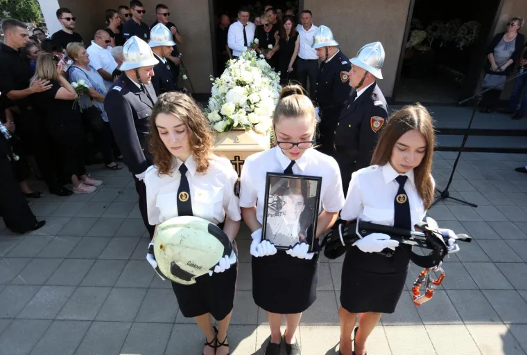 Obitelj, prijatelji i kolege oprostili se od Ivana Galekovića: Njegovoj djevojci pozlilo