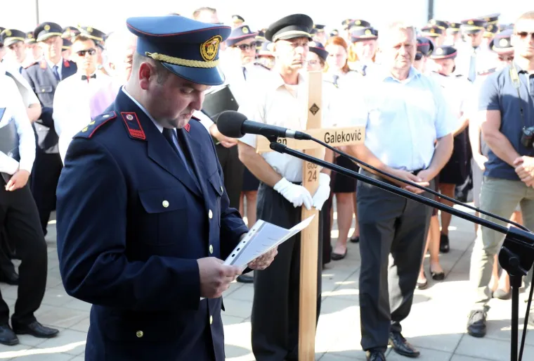 Obitelj, prijatelji i kolege oprostili se od Ivana Galekovića: Njegovoj djevojci pozlilo