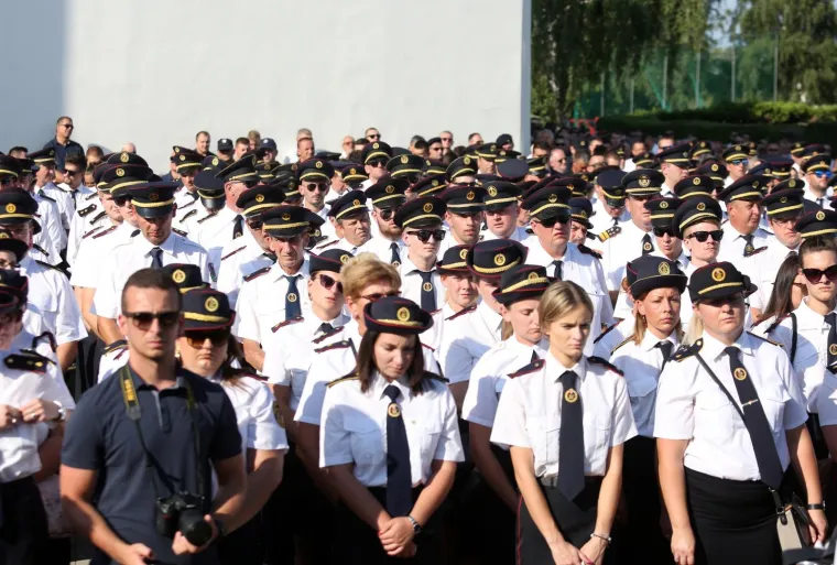 Obitelj, prijatelji i kolege oprostili se od Ivana Galekovića: Njegovoj djevojci pozlilo