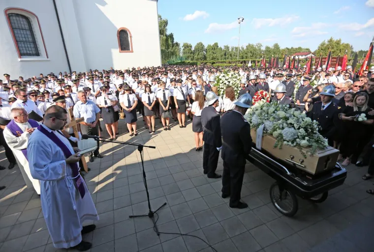 Obitelj, prijatelji i kolege oprostili se od Ivana Galekovića: Njegovoj djevojci pozlilo