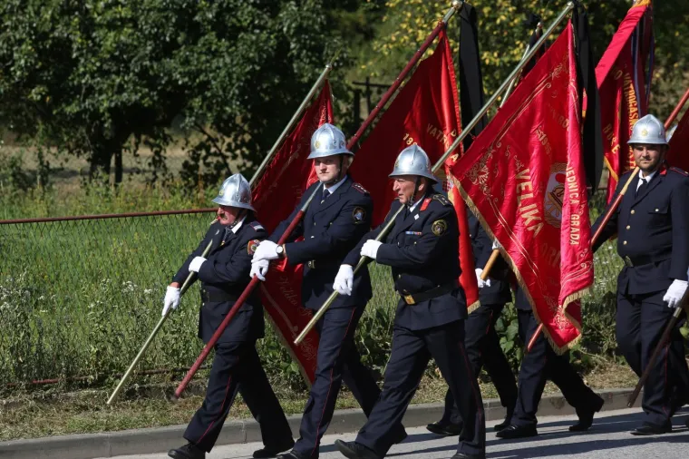 Obitelj, prijatelji i kolege oprostili se od Ivana Galekovića: Njegovoj djevojci pozlilo