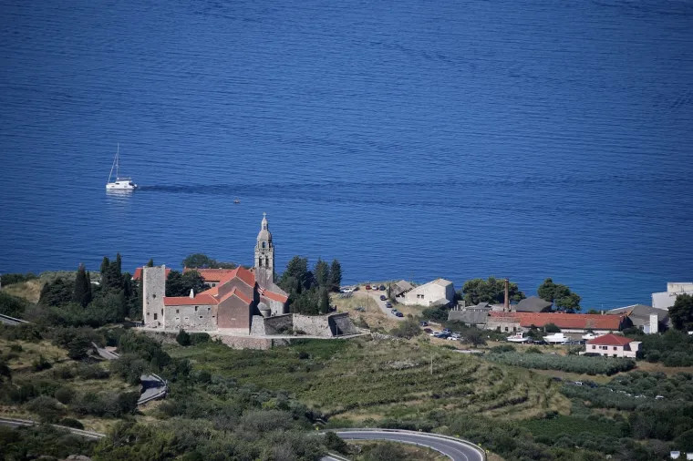 U ovaj mali raj na Visu nemoguće je doći samo jednom! Ukrade vam srce!