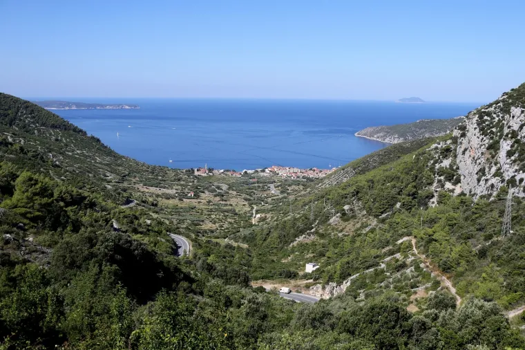 U ovaj mali raj na Visu nemoguće je doći samo jednom! Ukrade vam srce!
