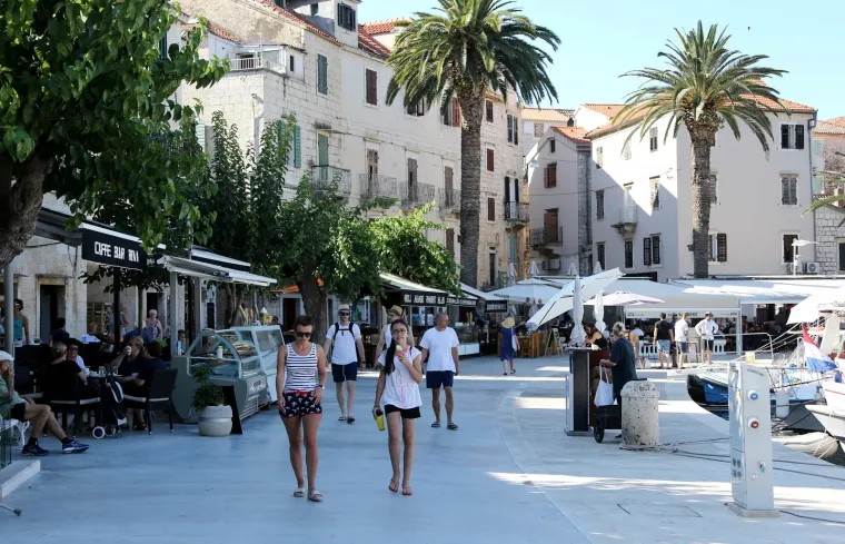 U ovaj mali raj na Visu nemoguće je doći samo jednom! Ukrade vam srce!