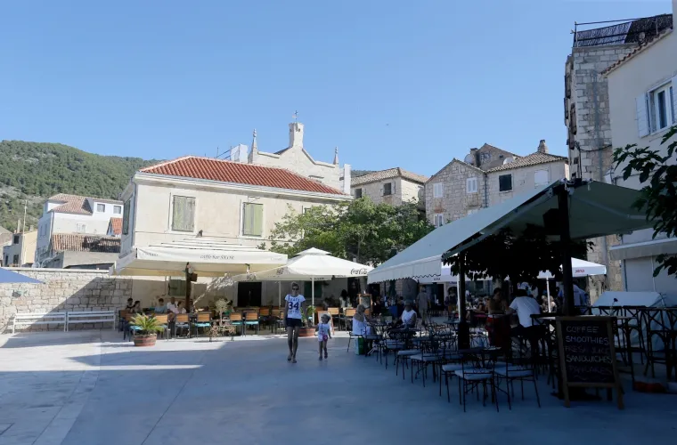 U ovaj mali raj na Visu nemoguće je doći samo jednom! Ukrade vam srce!