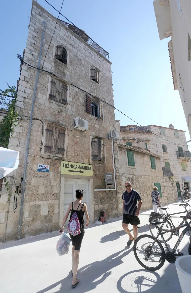 U ovaj mali raj na Visu nemoguće je doći samo jednom! Ukrade vam srce!