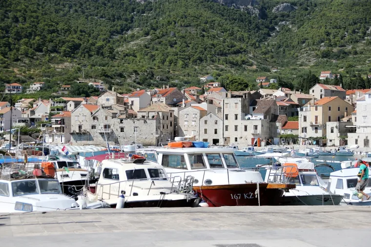 U ovaj mali raj na Visu nemoguće je doći samo jednom! Ukrade vam srce!