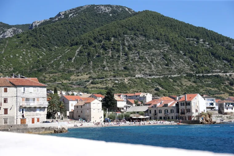 U ovaj mali raj na Visu nemoguće je doći samo jednom! Ukrade vam srce!