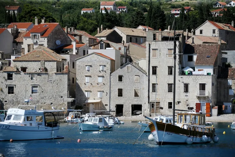 U ovaj mali raj na Visu nemoguće je doći samo jednom! Ukrade vam srce!