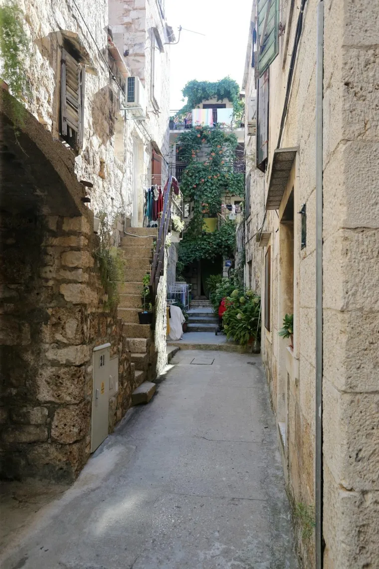 U ovaj mali raj na Visu nemoguće je doći samo jednom! Ukrade vam srce!