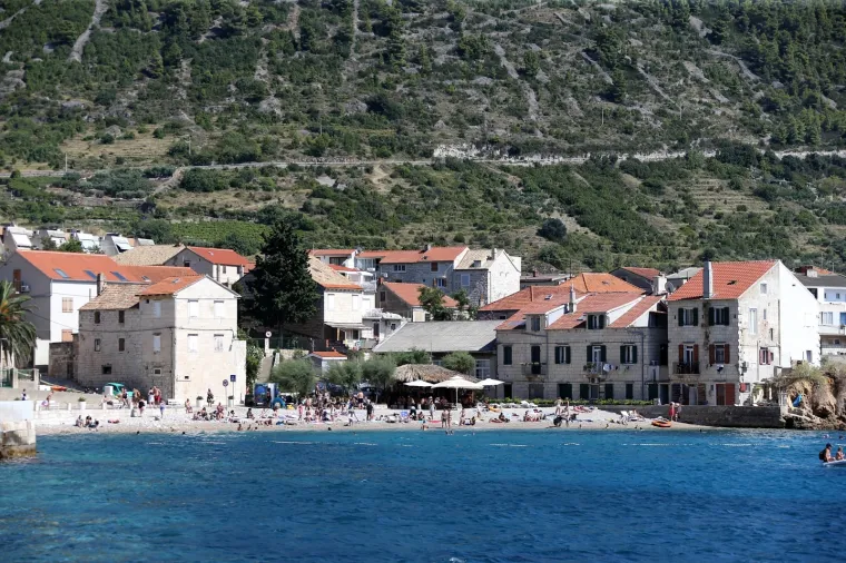 U ovaj mali raj na Visu nemoguće je doći samo jednom! Ukrade vam srce!