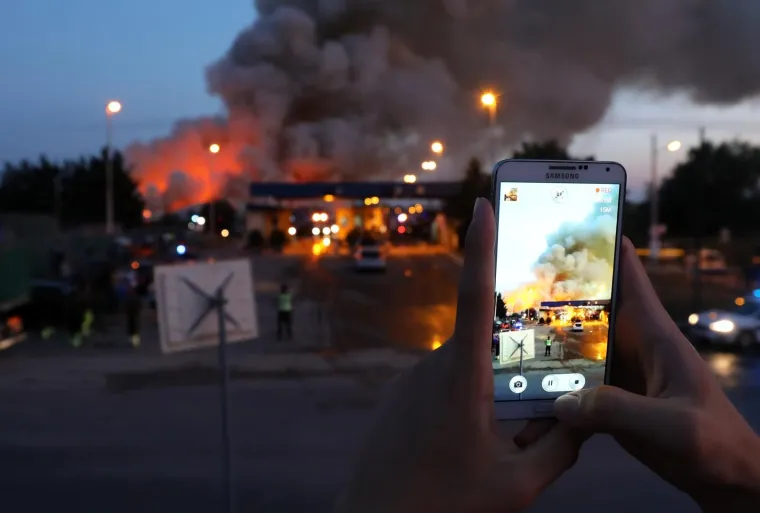Požar na Jaku&scaron;evcu, gori reciklažno dvori&scaron;te! Oglasilo se zvono za uzbunu, vatra sve jača